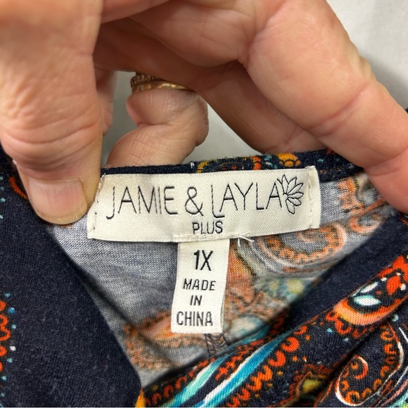 Jamie &‎ Layla navy paisley twisted front in size 1X. Straps unadjustable - Picture 4 of 5